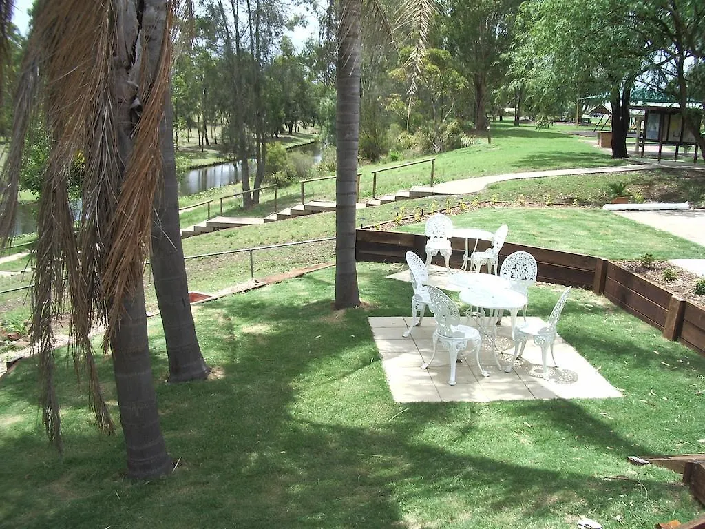 Oakey Park House Motor Inn 3*,