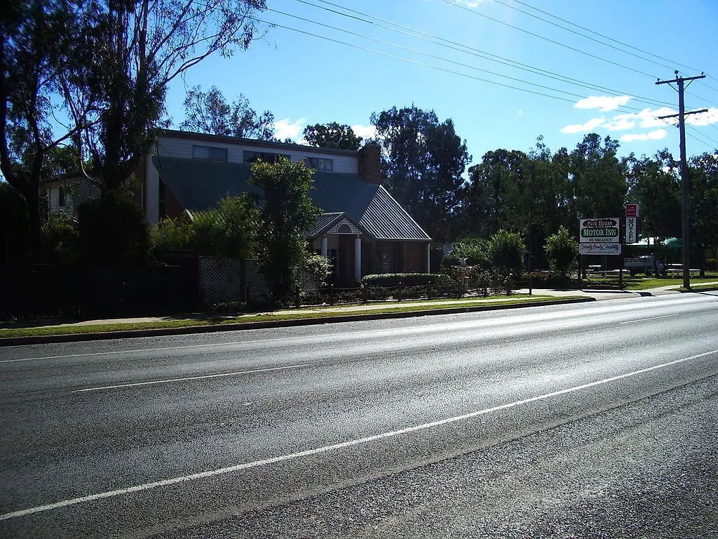 Oakey Park House Motor Inn