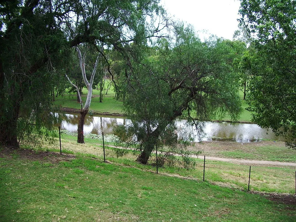 Oakey Park House Motor Inn 3*,
