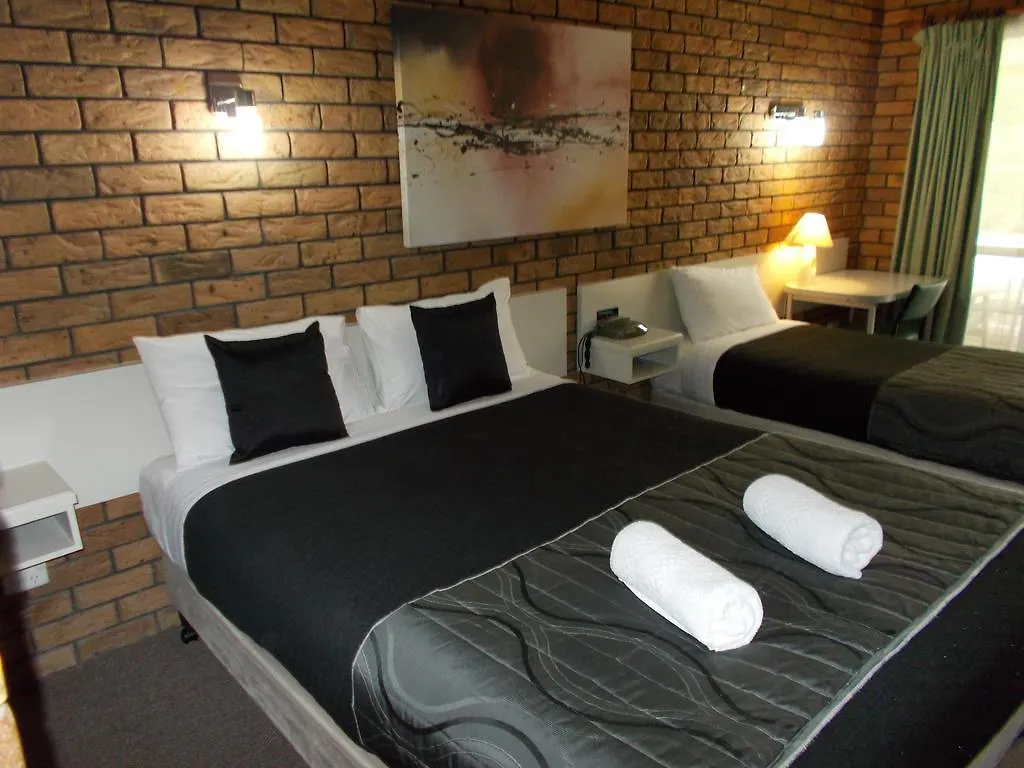 Oakey Park House Motor Inn