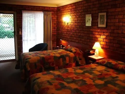Oakey Park House Motor Inn 3*,