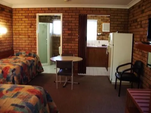 Oakey Park House Motor Inn