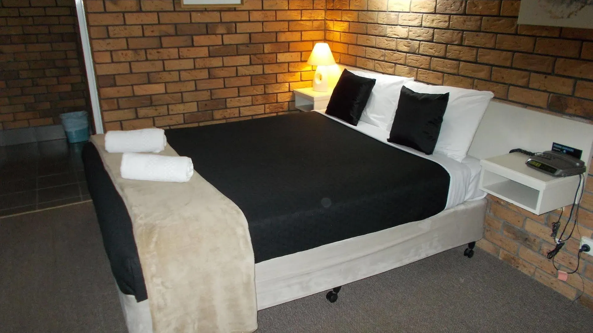 Oakey Park House Motor Inn Motel
